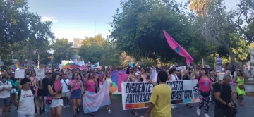 Unas 15 mil personas marcharon en San Juan en defensa de la diversidad Unas 15 mil personas marcharon en San Juan en defensa de la diversidad