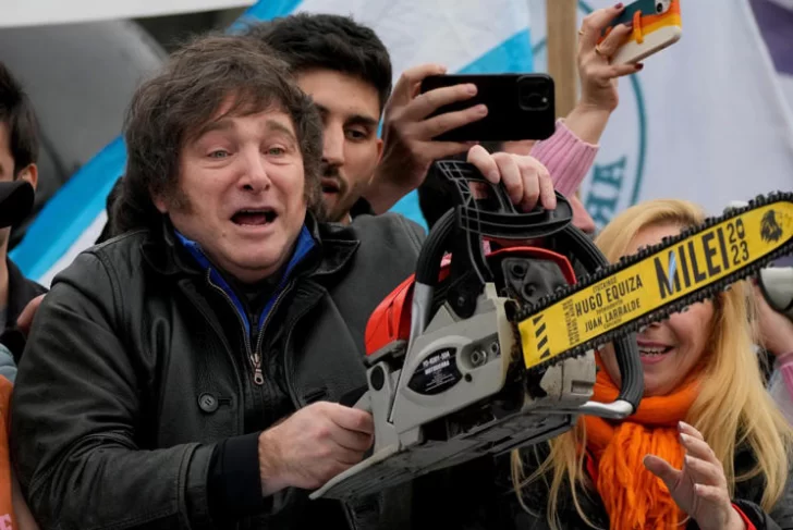 Milei utilizó su motosierra en Argentina y fue modelo para que Musk iniciara su ajuste en EEUU