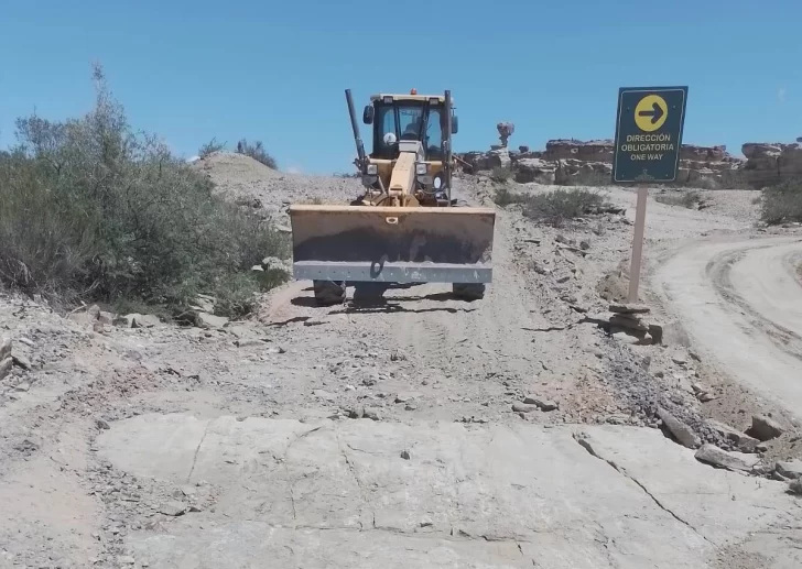 Tras las lluvias y crecientes, rehacen caminos en el Parque Ischigualasto