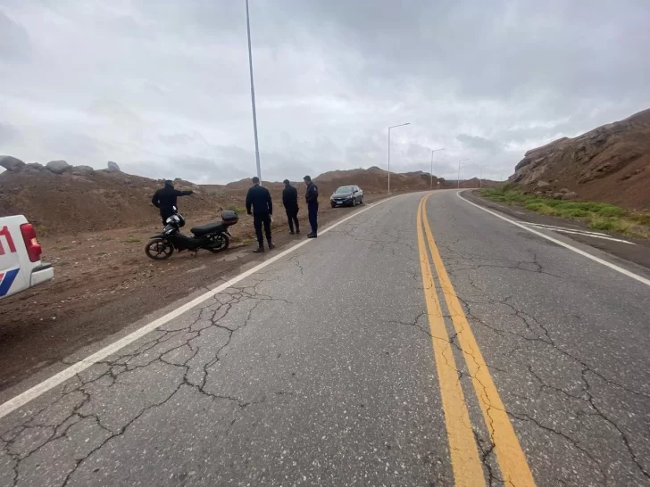 Perdió el control de su moto, se cayó y tuvo que ser hospitalizada Perdió el control de su moto, se cayó y tuvo que ser hospitalizada