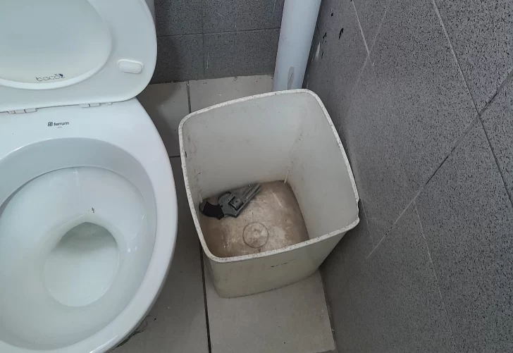 Encontraron un arma de fuego en un paseo de compras del microcentro sanjuanino Encontraron un arma de fuego en un paseo de compras del microcentro sanjuanino