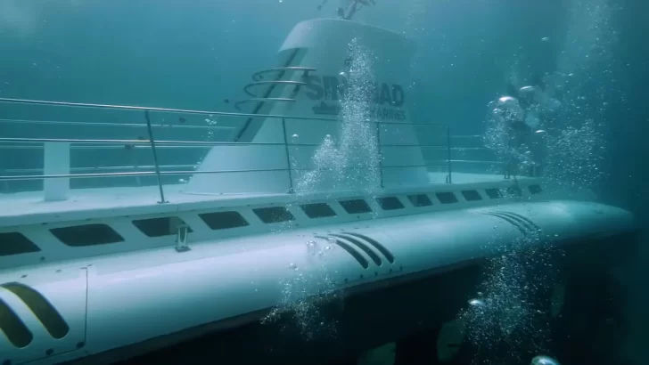 Un submarino con 45 turistas a bordo en el mar Rojo sufrió un accidente: al menos seis muertos Un submarino con 45 turistas a bordo en el mar Rojo sufrió un accidente: al menos seis muertos