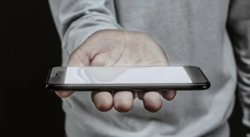 Adiós a las estafas virtuales: la función que hay que desactivar en el celular para evitar ciberataques