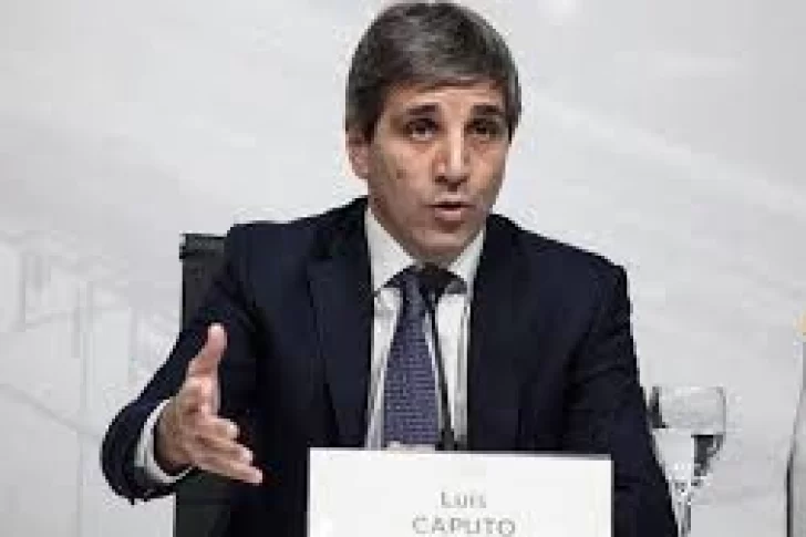 Caputo dijo que “es cierto que hay precios caros en dólares”