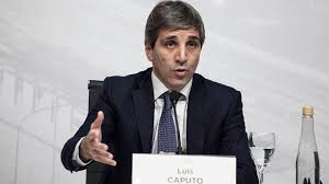 Caputo dijo que “es cierto que hay precios caros en dólares”