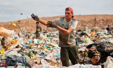 La pobreza bajó casi 15 puntos