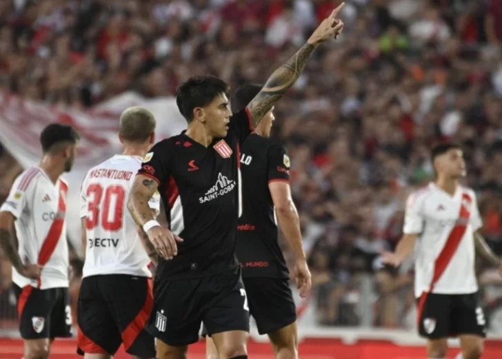 Estudiantes dejó sin invicto a River
