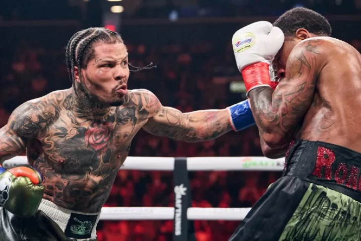 Davis retuvo con ayuda