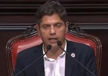 Kicillof cruzó a Milei y dijo  que “ataca la democracia”