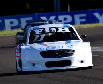 Los Persia largan desde atrás