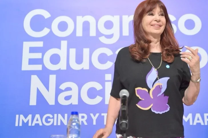 Cristina advirtió por el creciente deterioro institucional en el país