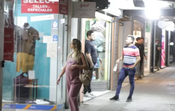 Unos 300 comercios planean competirle a la ropa importada con una liquidación extra