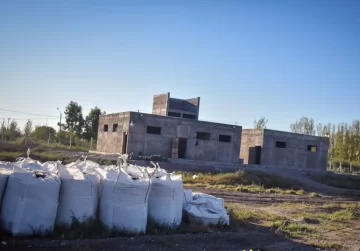 DCC270325-003F08-728x507