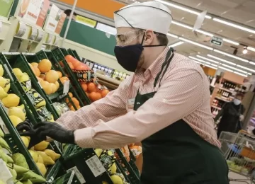 Comercio pide que bajen los costos laborales para mejorar los salarios