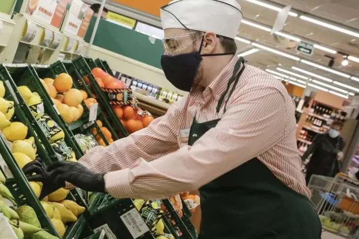 Comercio pide que bajen los costos laborales para mejorar los salarios