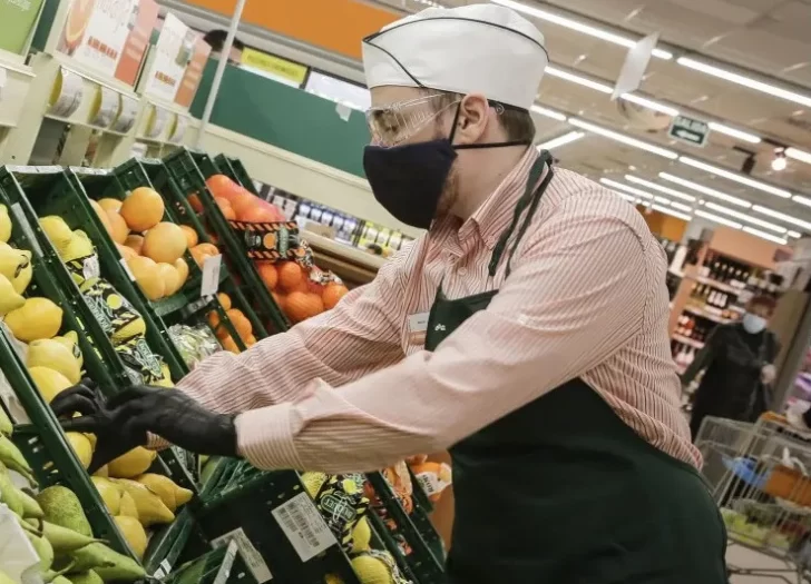 Comercio pide que bajen los costos laborales para mejorar los salarios