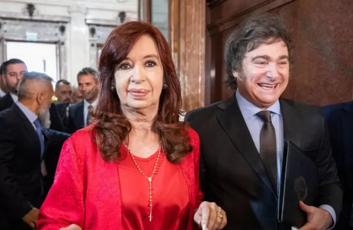 Cristina Kirchner criticó a Javier Milei por no viajar a Bahía Blanca: “¡Qué desconexión con los que sufren!” Cristina Kirchner criticó a Javier Milei por no viajar a Bahía Blanca: “¡Qué desconexión con los que sufren!”
