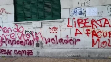 Protestas en la calle y daños a la propiedad Protestas en la calle y daños a la propiedad