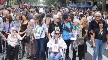 Duro rechazo al Gobierno en la masiva marcha opositora Duro rechazo al Gobierno en la masiva marcha opositora