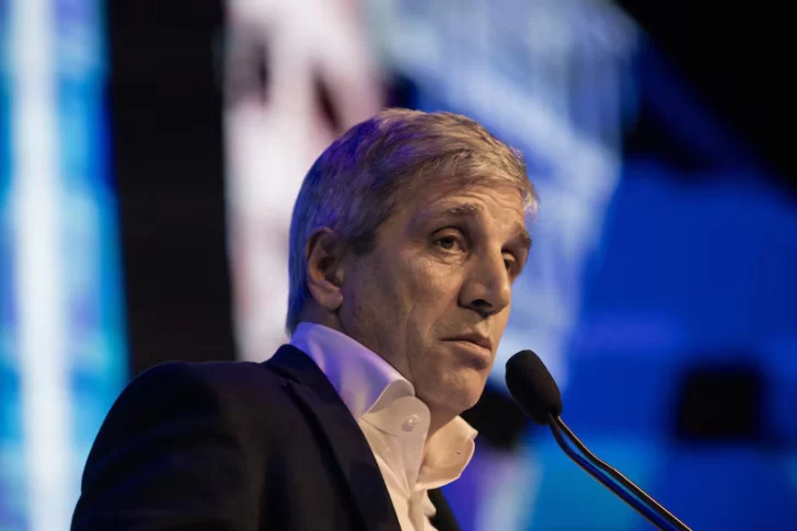 Luis Caputo reveló que el préstamo del FMI será de 20.000 millones de dólares