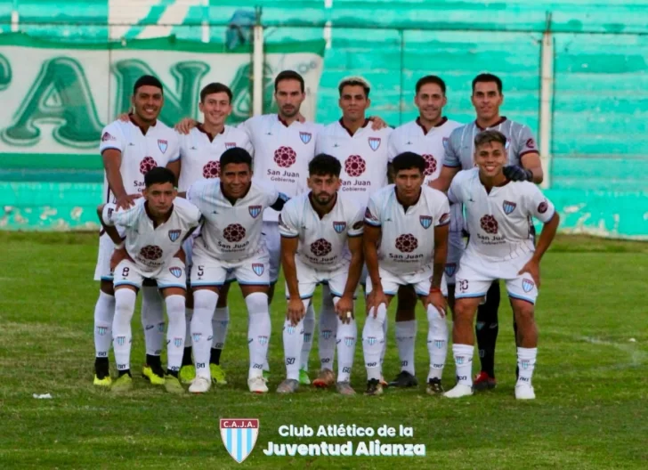 El puntero Atlético Alianza recibe al colero Rivadavia
