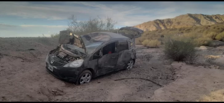 Una mujer en su auto mordió una curva y volcó: salió ilesa Una mujer en su auto mordió una curva y volcó: salió ilesa