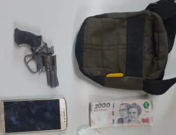 Vieron a la policía y se fugaron: dejaron tirado un revolver y un celular Vieron a la policía y se fugaron: dejaron tirado un revolver y un celular