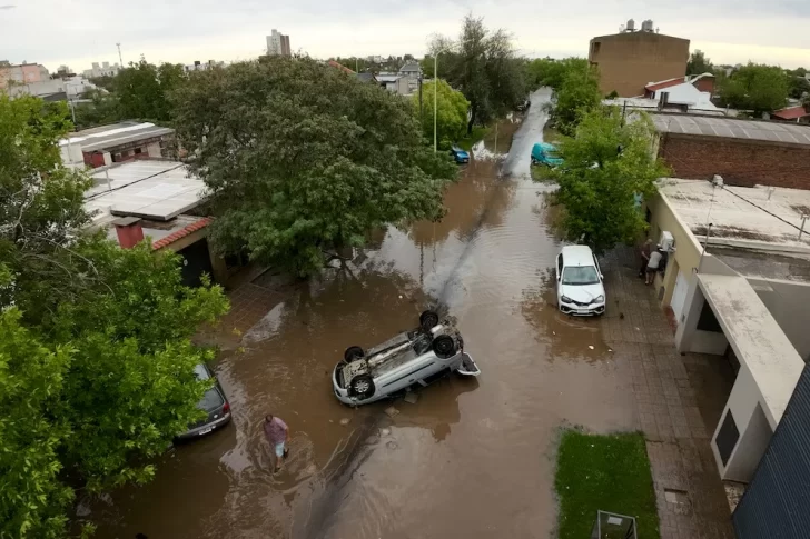 Temporal en Bahía Blanca: ascienden a 16 los muertos, hay 100 desaparecidos y 1.400 evacuados Temporal en Bahía Blanca: ascienden a 16 los muertos, hay 100 desaparecidos y 1.400 evacuados