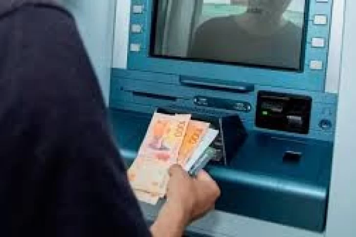 Extraer dinero puede costar hasta $5.000