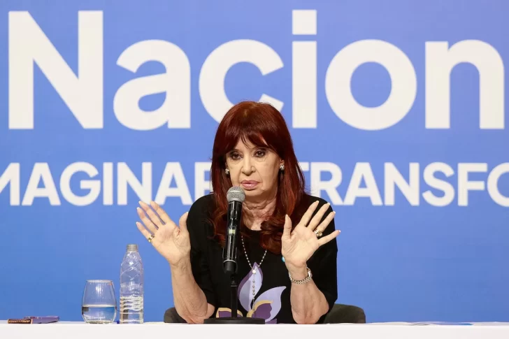 CFK acusó a Milei de arrasar “con los derechos conquistados por el pueblo”