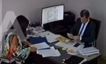 El video que muestra a Kuider contando dólares