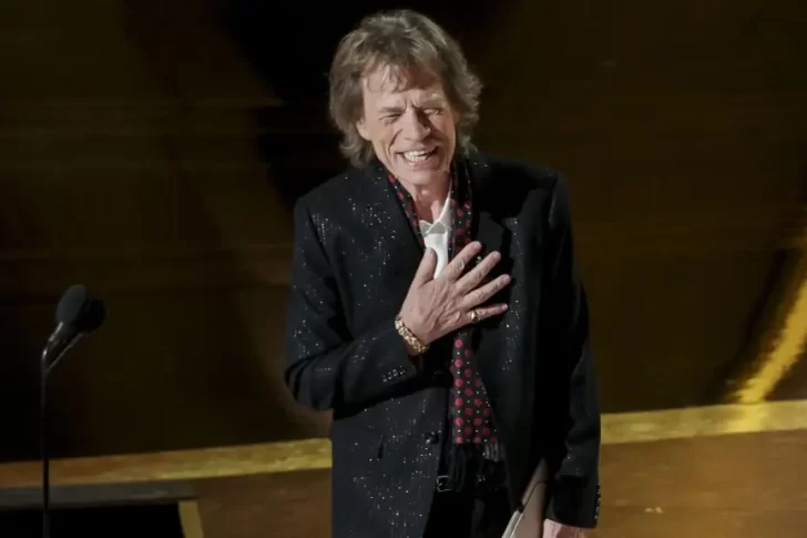 Mick Jagger dijo presente para  entregar el Oscar a Mejor Canción Original