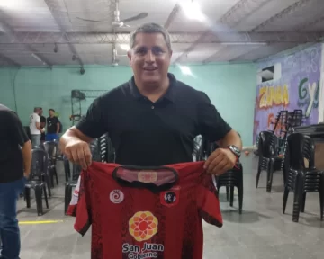 “Pichu” Riveros asumió como presidente de Trinidad en una insólita elección: la lista rival obtuvo 2 votos “Pichu” Riveros asumió como presidente de Trinidad en una insólita elección: la lista rival obtuvo 2 votos