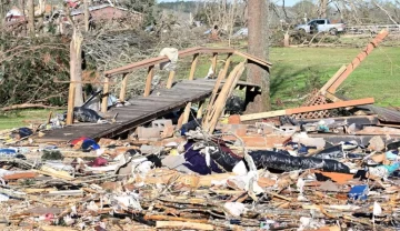 Feroz temporal en los Estados Unidos: ya son 39 los muertos por los tornados e incendios Feroz temporal en los Estados Unidos: ya son 39 los muertos por los tornados e incendios