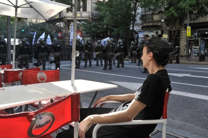 El Gobierno recupera el control de la calle