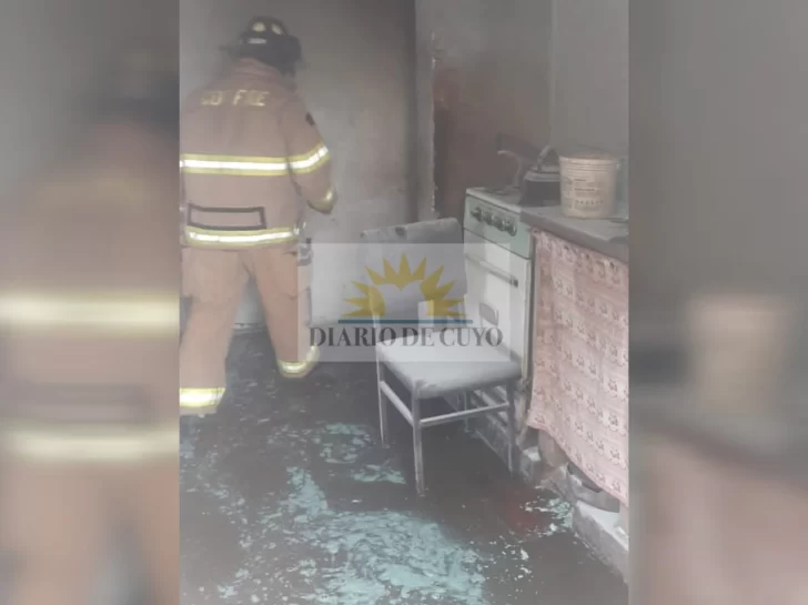 Por el incendio de un colchón en una casa de Villa Observatorio, una nena y su papá luchan por sus vidas Por el incendio de un colchón en una casa de Villa Observatorio, una nena y su papá luchan por sus vidas