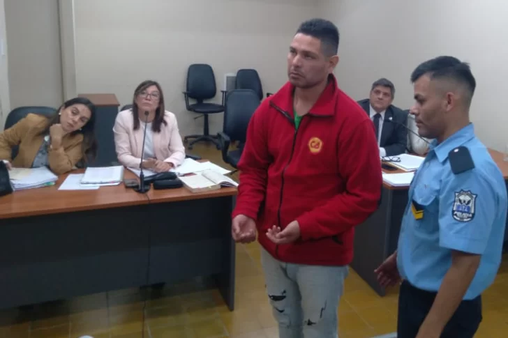 Le asestó unos 15 cuchillazos a su mujer y ayer dijo no recordar nada