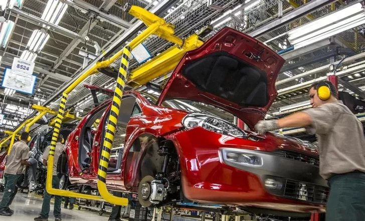 Se enfría la producción automotriz