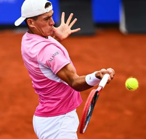 Báez juega una semifinal