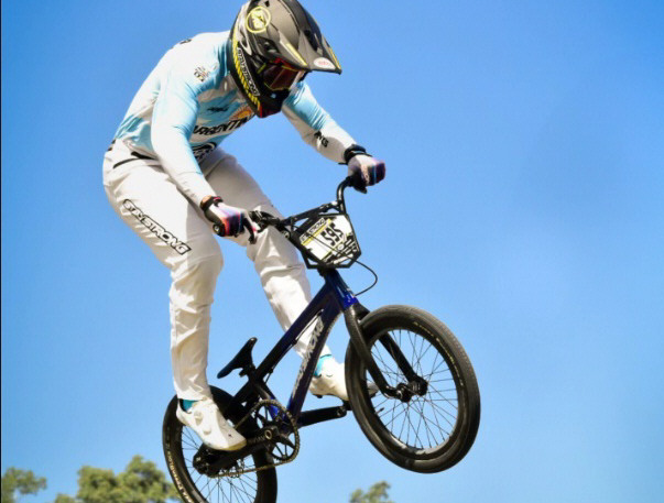 Chalo Molina campeón latino