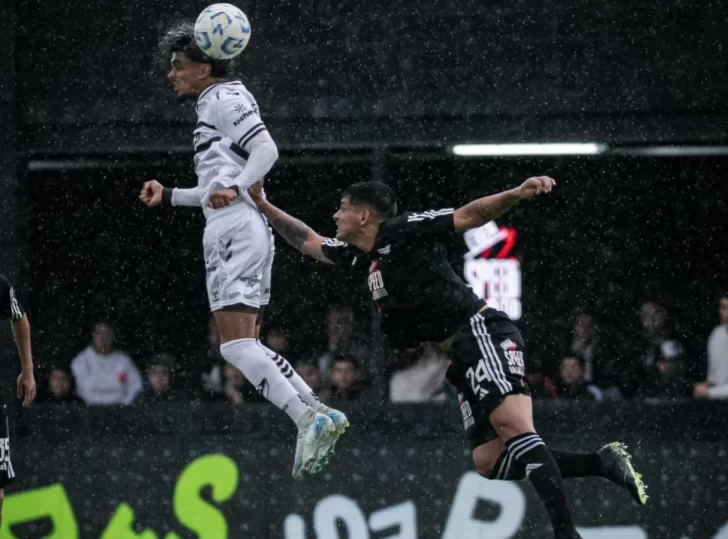 Riestra ganó partido clave con Platense