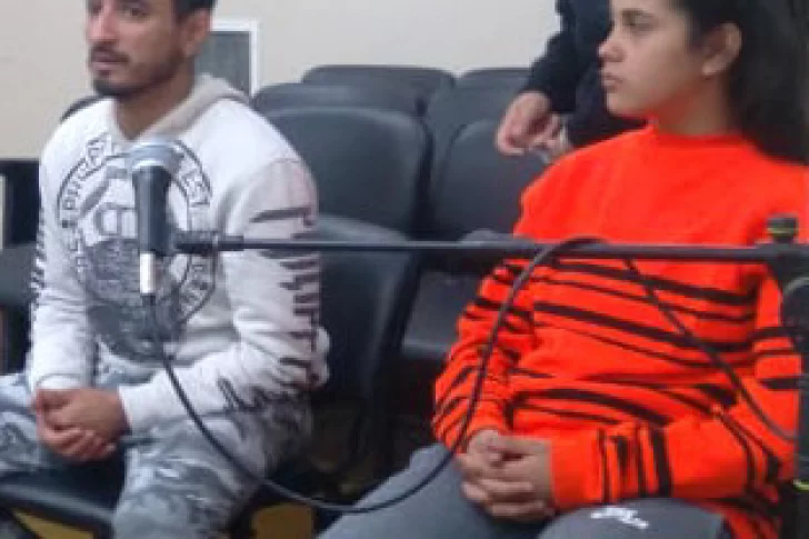 Sale a robar junto a su novia, los capta una cámara y son castigados