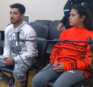 Sale a robar junto a su novia, los capta una cámara y son castigados