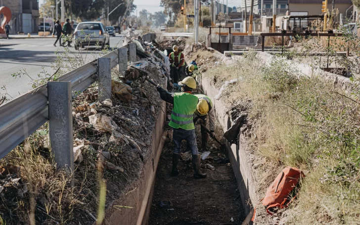 Hidráulica invierte $1.800 millones para la monda de canales, 80% más que en 2024