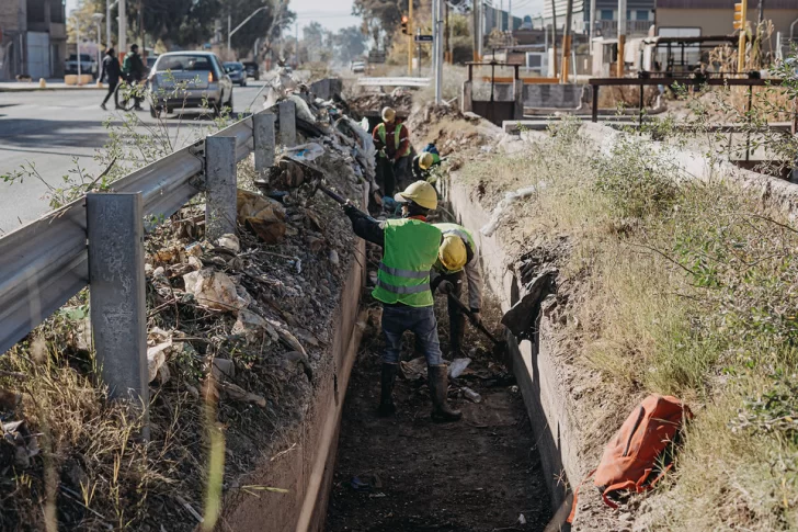 Hidráulica invierte $1.800 millones para la monda de canales, 80% más que en 2024