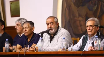 La CGT buscó borrar la foto de un paro general con poca fuerza