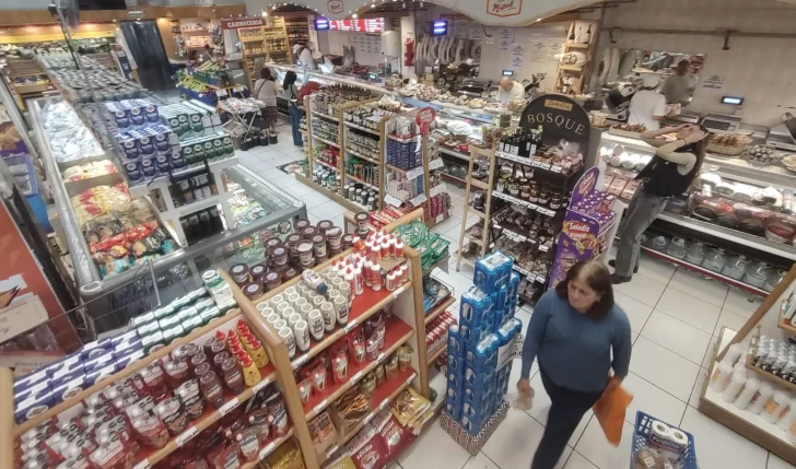 El fin del cepo debutó con calma en San Juan, sin subas de precios ni gran compra de dólares