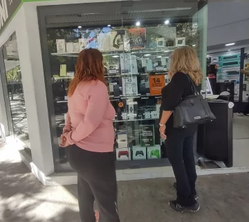 DCC150425-003F03-728x648