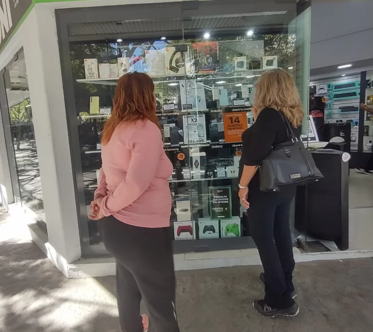 DCC150425-003F03-728x648