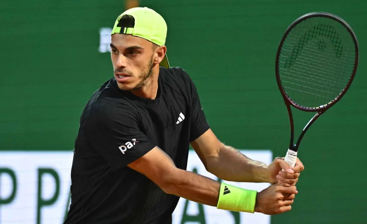 Cerúndolo, Navone y Báez siguen de pie